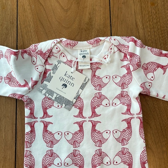 Red Koi Footie Sleeper Lap Neck 100% Organic Cotton Kate Quinn NWT 3-6M - Picture 4 of 7